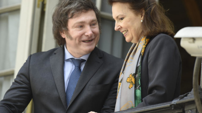Milei se reúne con miembros de su nuevo gabinete en la sede de la Cancillería Argentina