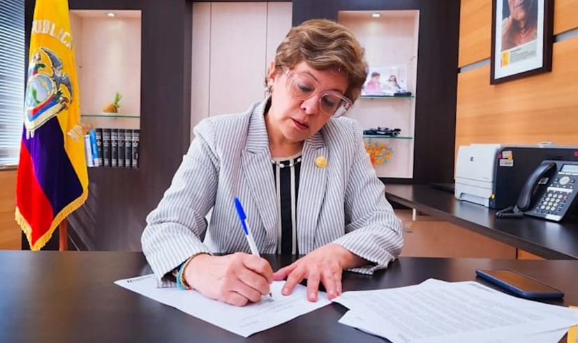 La Ministra de Trabajo deroga acuerdos firmados por Donoso