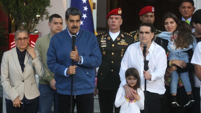 Nicol·s Maduro recibe en el palacio presidencial a Alex Saab, tras su liberaciÛn en EE.UU.