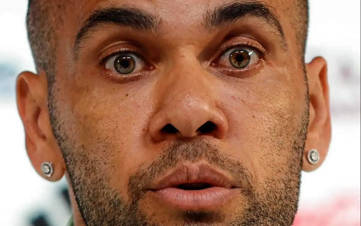 Dani Alves, en el banquillo a partir de mañana acusado de violar a una joven en Barcelona