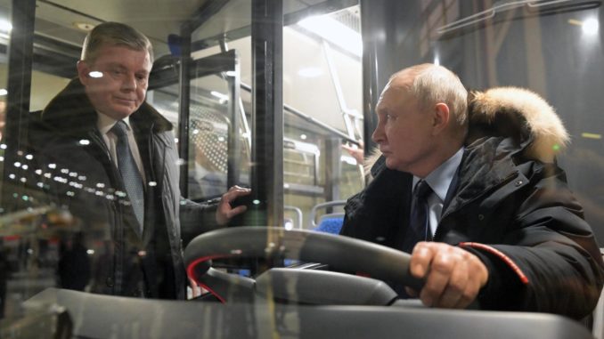Putin visits Ural Locomotives plant in Verkhnyaya Pyshma