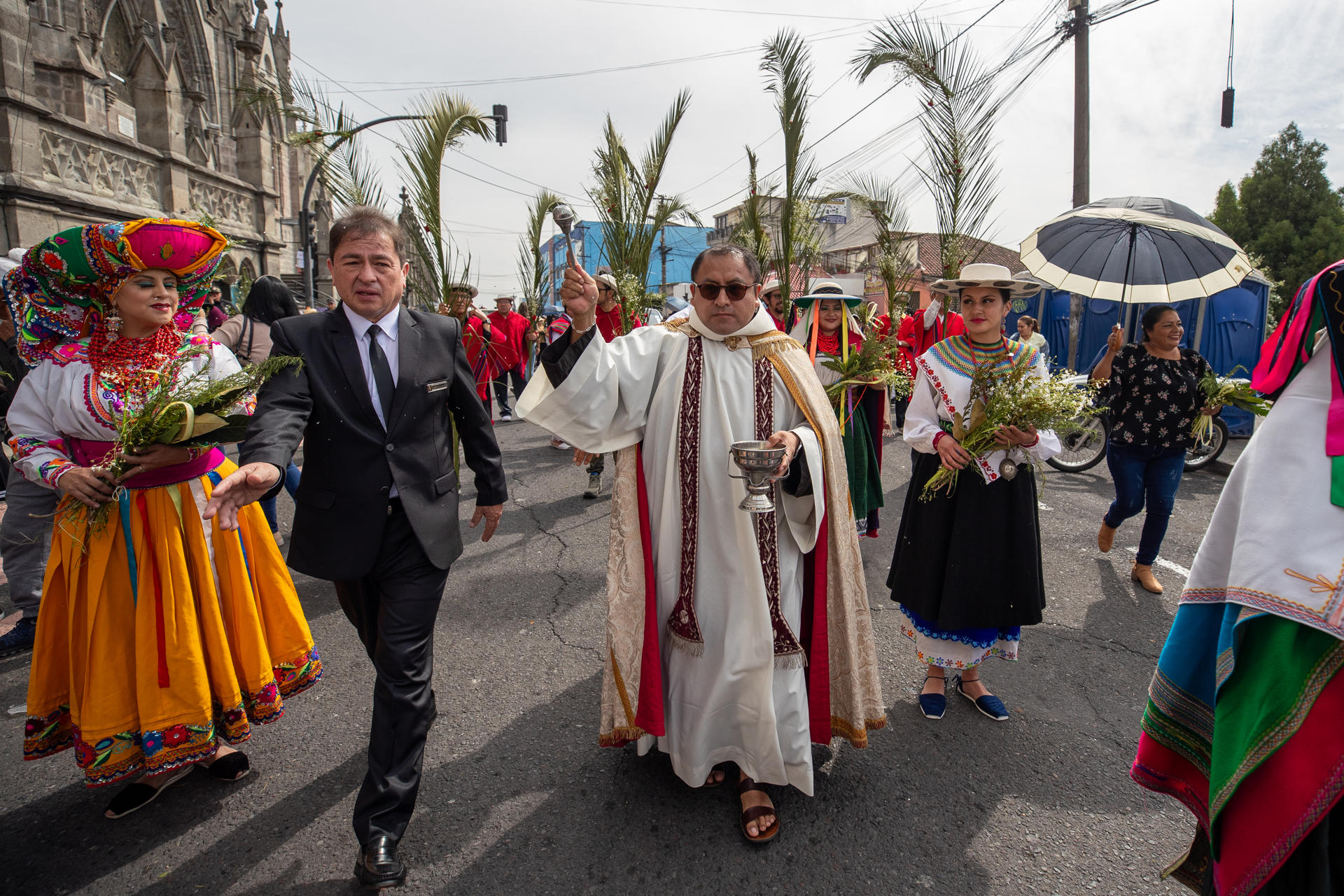Multitudinarias procesiones de Semana Santa marcadas por el pedido de paz en Ecuador