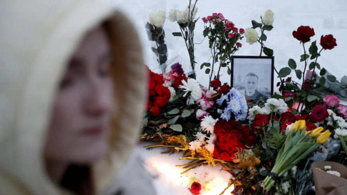 Moscow (Russian Federation), 01/03/2024.- A portrait of late Russian opposition leader Alexei Navalny sits amid flowers at a makeshift memorial outside the Borisovskoye cemetery following his funeral ceremony, in Moscow, Russia, 01 March 2024. Outspoken Kremlin critic Navalny died aged 47 in an arctic penal colony on 16 February 2024 after being transferred there in 2023. The colony is considered to be one of the world's harshest prisons. (Rusia, Moscú) EFE/EPA/MAXIM SHIPENKOV
