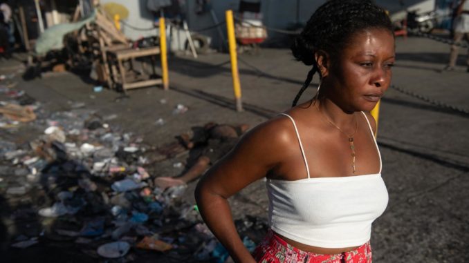 Hallan doce cuerpos calcinados en la capital haitiana tras una noche de enfrentamientos