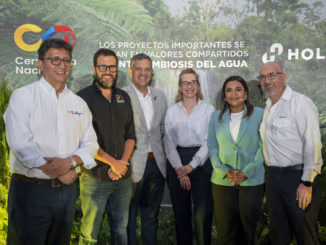 Manuel Tobar, director de la cervecera de Guayaquil de Cervecería Nacional; Martín Espinosa, director Legal & Asuntos Corporativos de Cervecería Nacional; José Luis González, CEO de Cervecería Nacional; María Iglesias, CFO de Holcim Ecuador; Elvira Tovar, Coordinadora ambiental de Holcim Ecuador; y Patricio Jarrín Ecuador, Gerente de Comunicaciones y Relaciones Públicas de Holcim Ecuador.