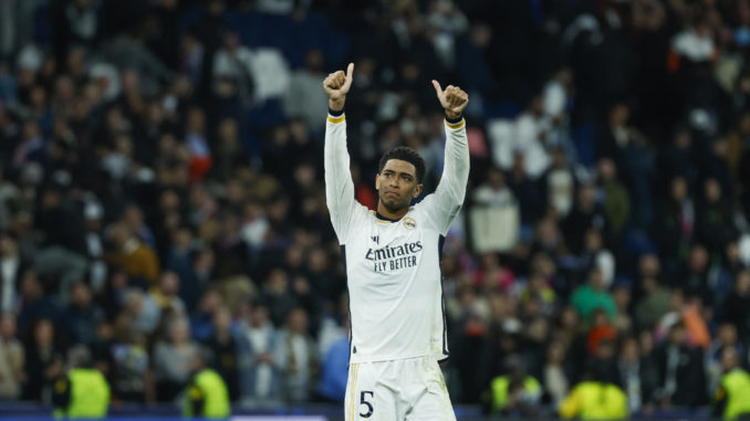 MADRID, 06/03/2024.- El centrocampista del Real Madrid Jude Bellingham, al término del partido de vuelta de los octavos de final de la Liga de Campeones que Real Madrid y RB Leipzig han disputado este miércoles en el estadio Santiago Bernabéu. EFE/Juanjo Martín