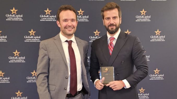 Oliver West, Director de Global Capital para Latinoamérica junto a Pablo Arosemena, director de Eureka UEES. Oliver West, Director de Global Capital para Latinoamérica junto a Pablo Arosemena, director de Eureka UEES.