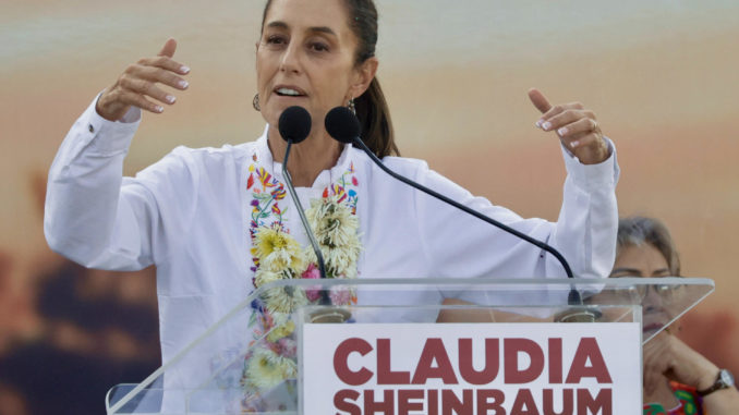 La candidata Claudia Sheinbaum participa en un mitin en Lerma, estado de México