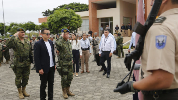 daniel-noboa-seguridad-consulta-1-900x572