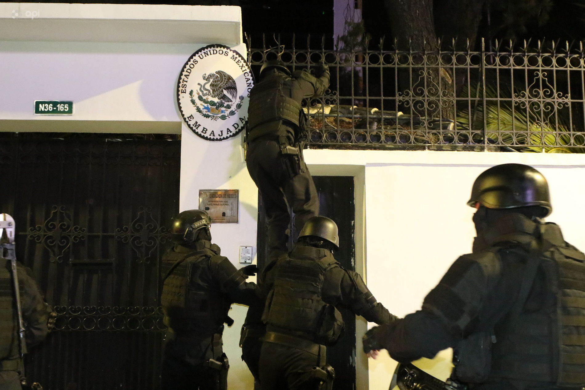 EEUU condena asalto a la embajada de México y urge a resolver diferencias
