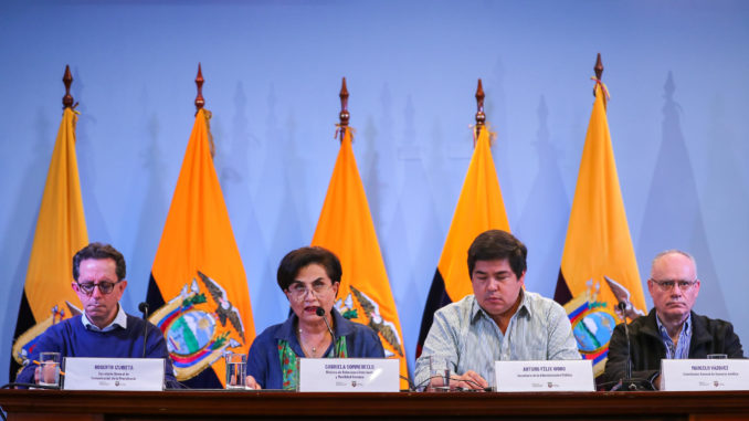 La canciller ecuatoriana ofrece declaraciones a la prensa