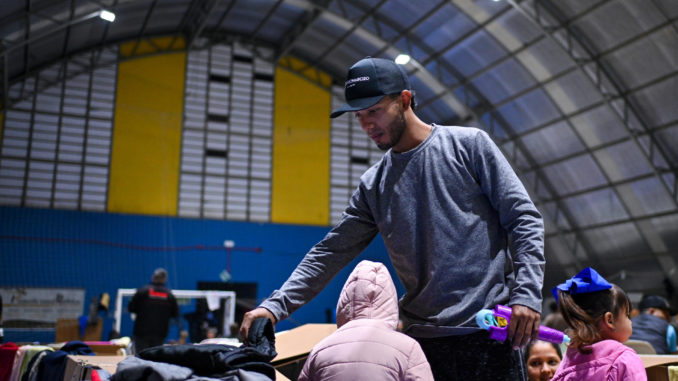 Miles de venezolanos que huyeron de su país enfrentan ahora las inundaciones en Brasil
