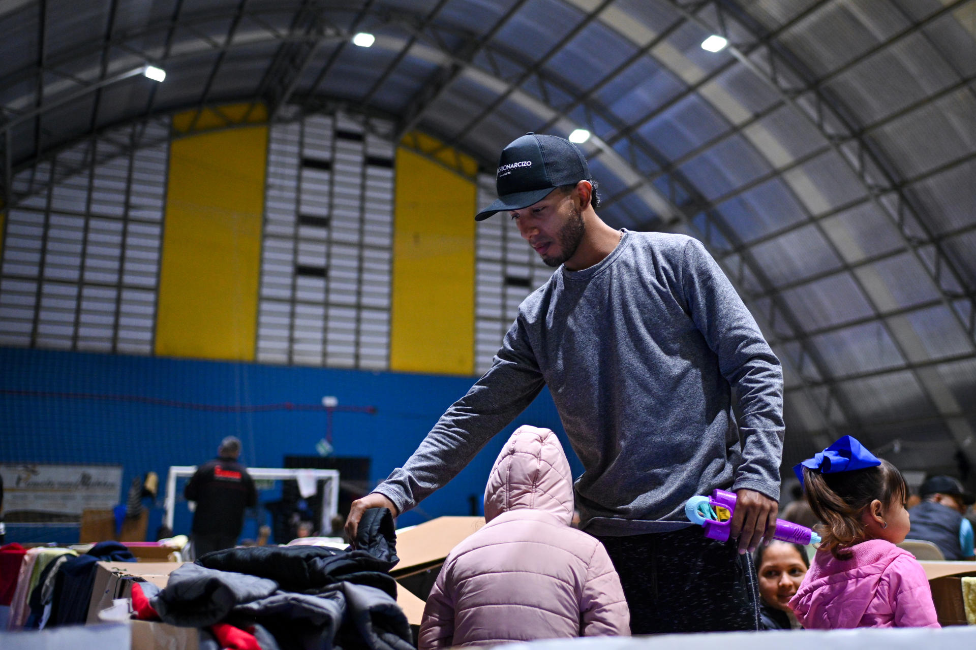 Miles de venezolanos que huyeron de su país enfrentan ahora las inundaciones en Brasil