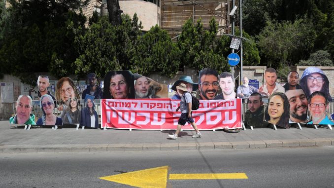 Israelis keep protesting for release of Hamas hostages, in Jerusalem