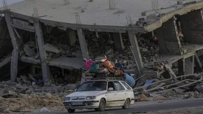 Internally displaced Palestinians leave Rafah after Israeli evacuation order