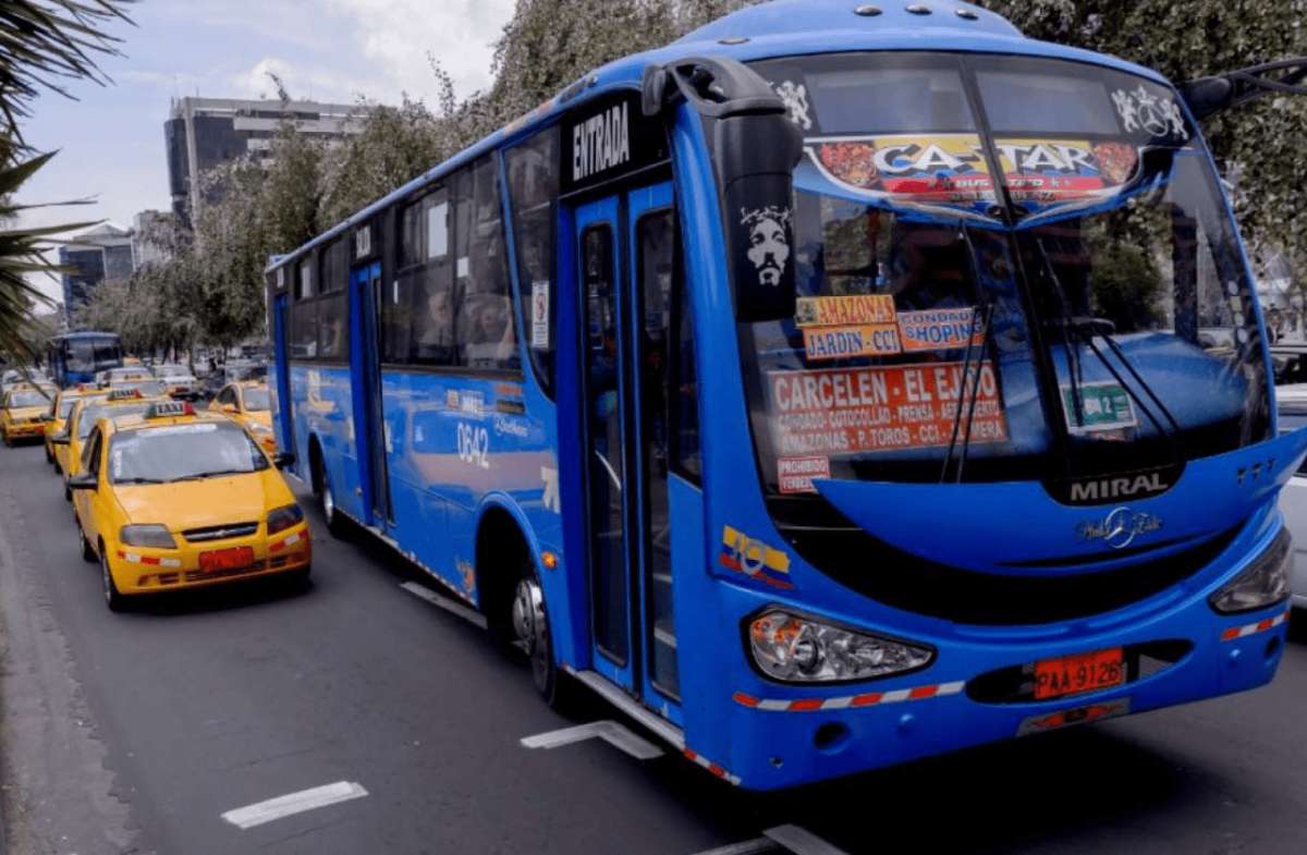 Un hombre muere tras ser atropellado por un bus en Quito