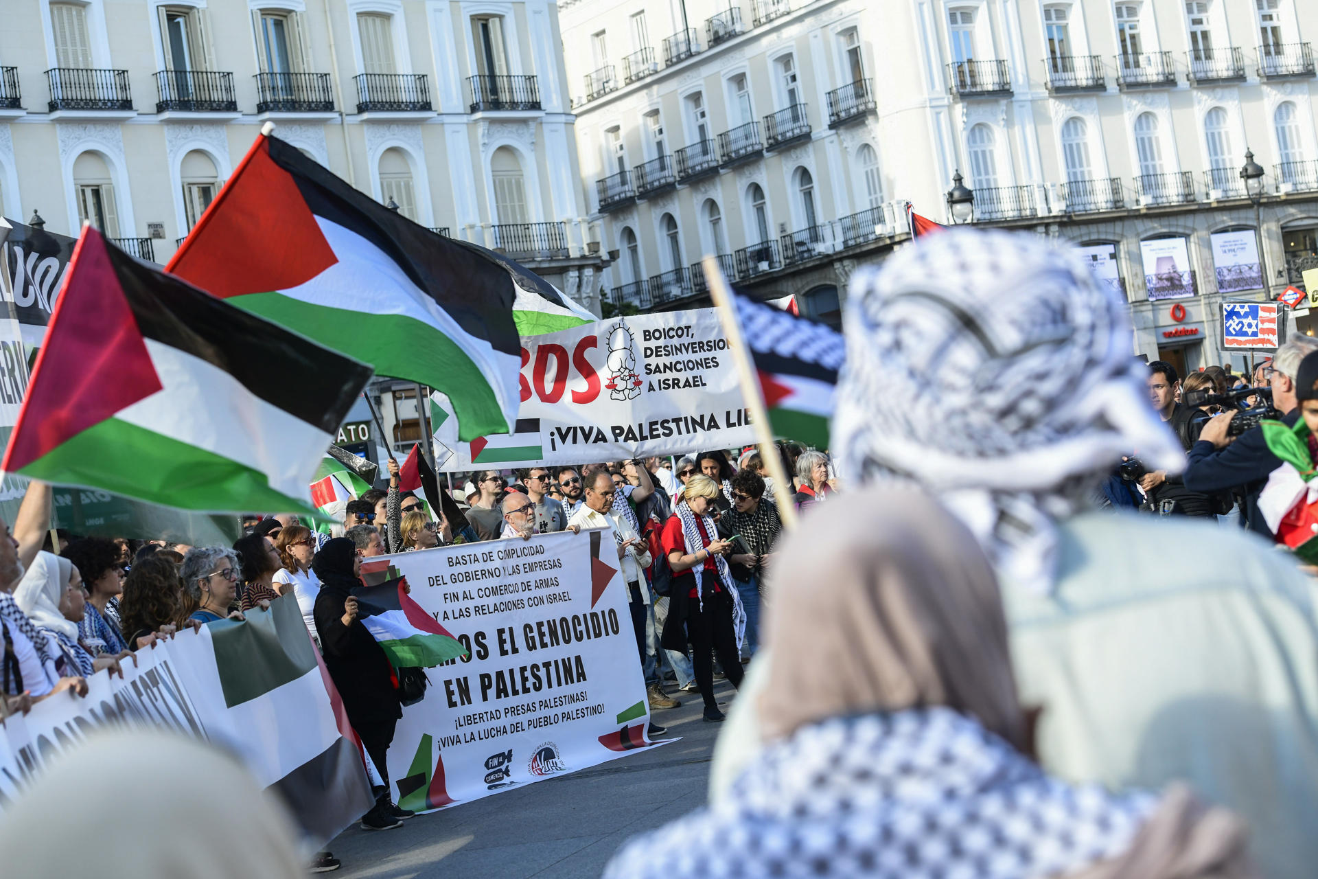Miles de personas se manifiestan en España contra el genocidio de la ...