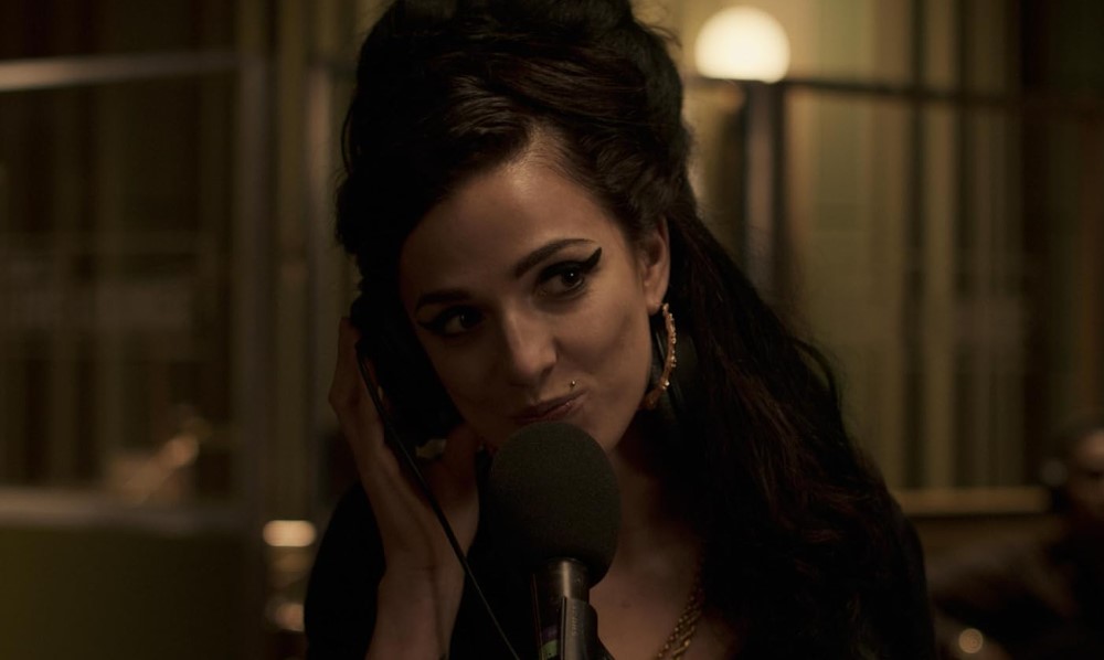 La película ‘Back to Black’ busca celebrar el legado de Amy Winehouse