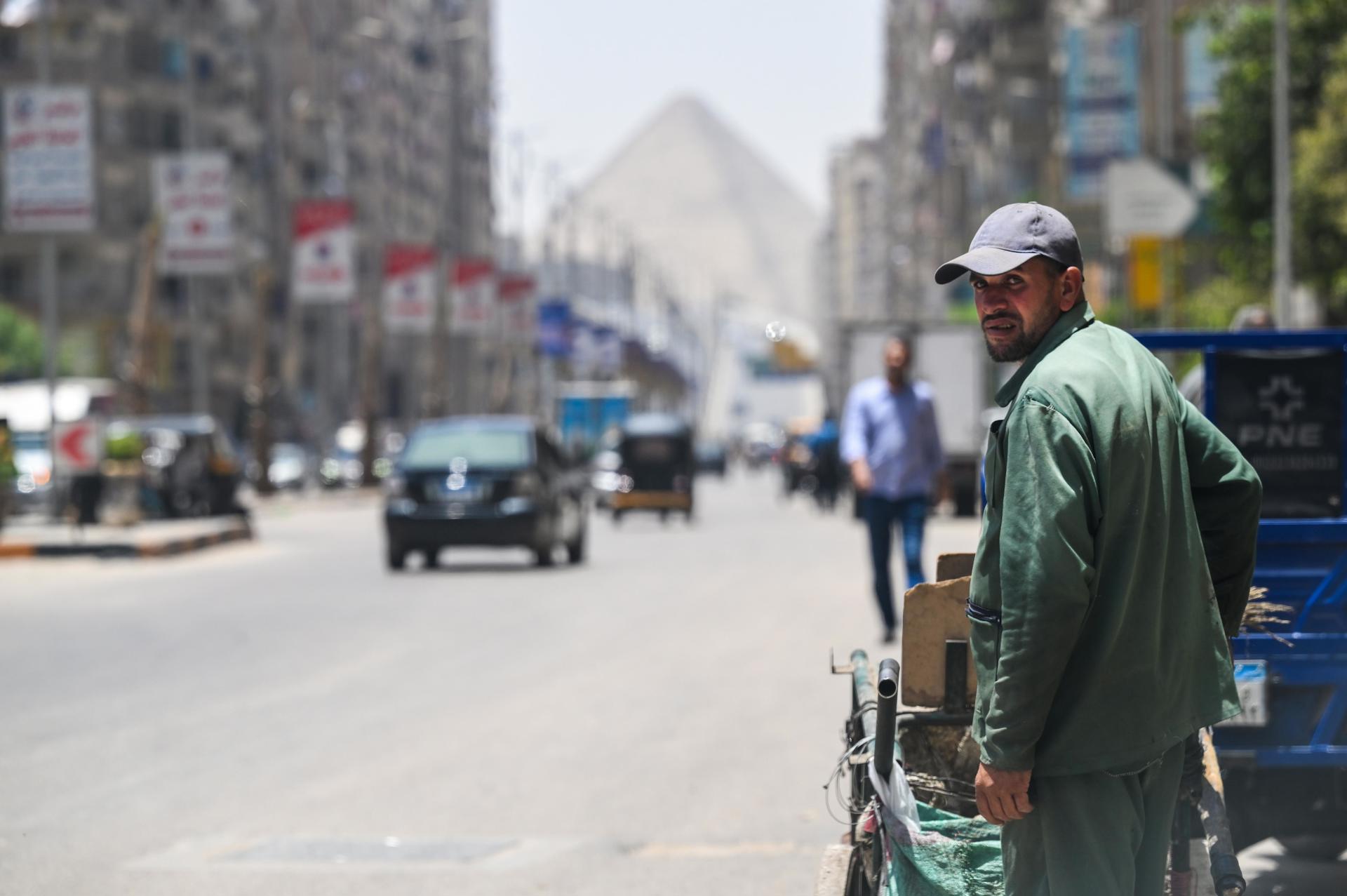 Heatwave in Egypt pushes temperatures to 50 degrees Celsius