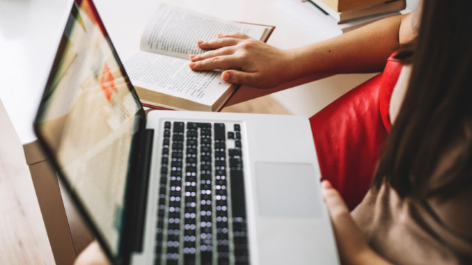 experiencia-estudiar-universidad-virtual-vs-presencial