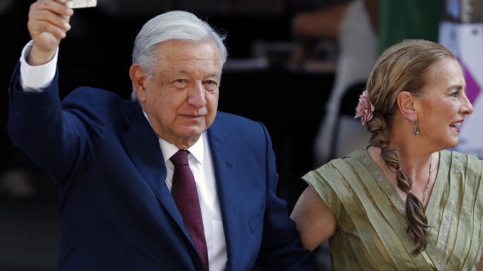 "°¡nimo!", dice LÛpez Obrador tras votar en las elecciones de MÈxico