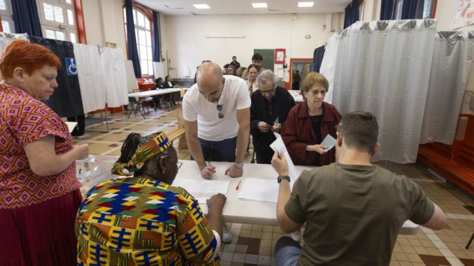 French citizens vote in second round of parliamentary elections in Paris