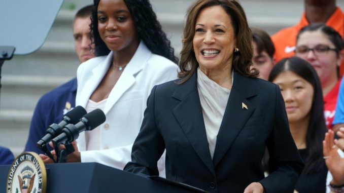 Kamala Harris durante un acto con atletas en la Casa Blanca
