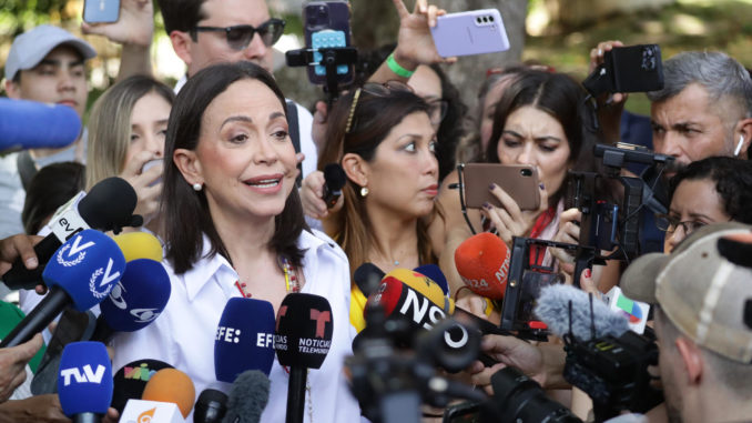 La lÌder de la oposiciÛn Venezolana MarÌa Corina vota en Caracas