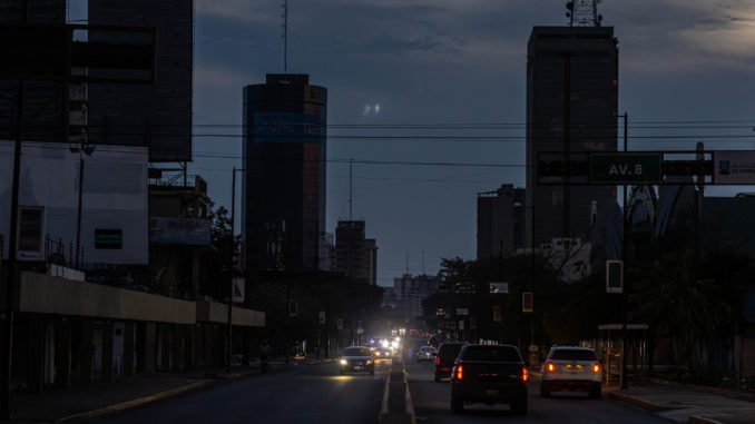 Venezuela vive el apagÛn nacional m·s largo desde 2019