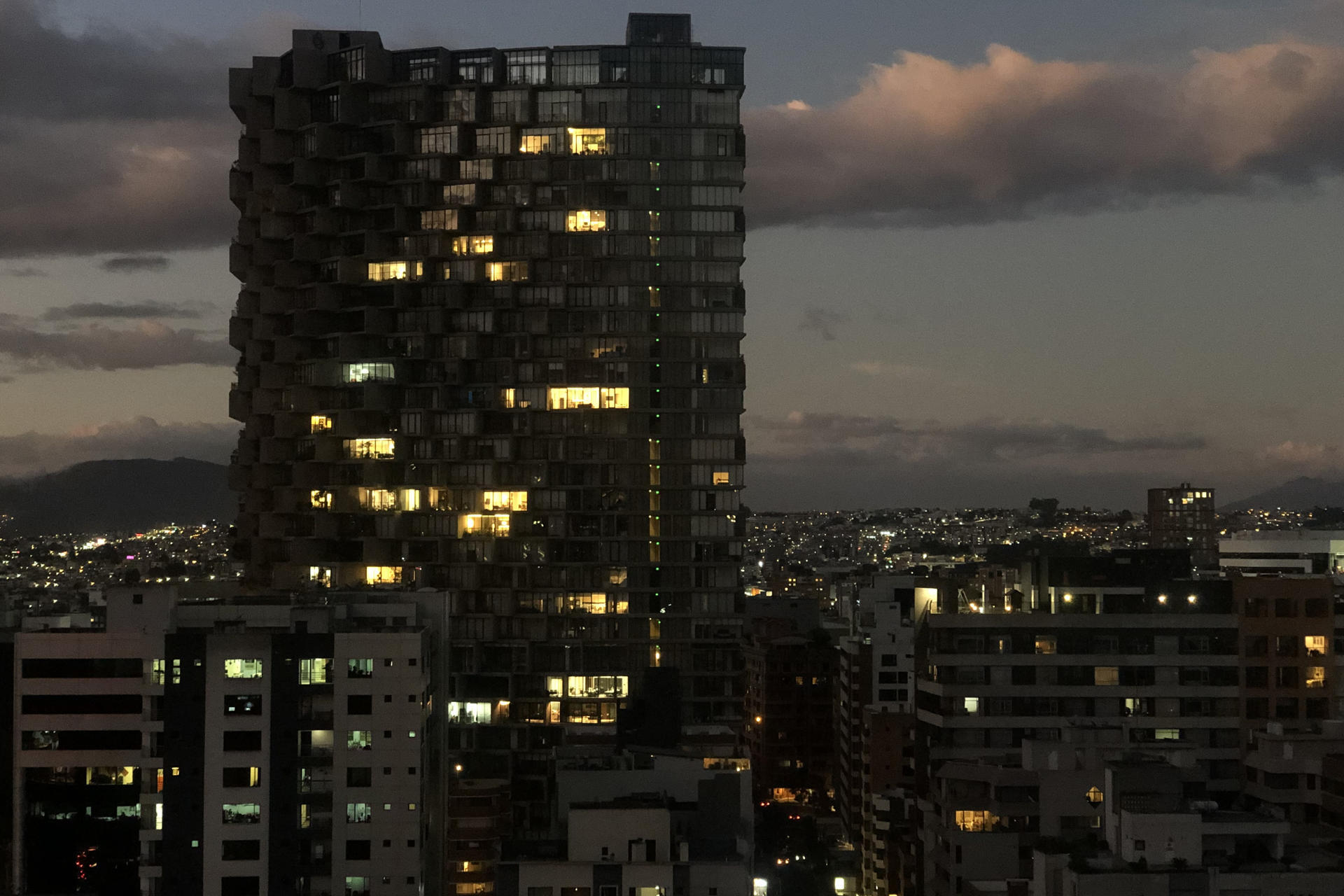 La crisis energÈtica de Ecuador se recrudece con apagones programados de hasta once horas