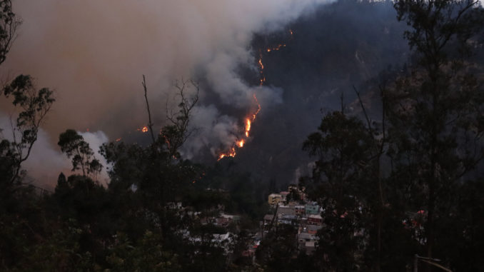 INCENDIO-QUITO-GUAPULO