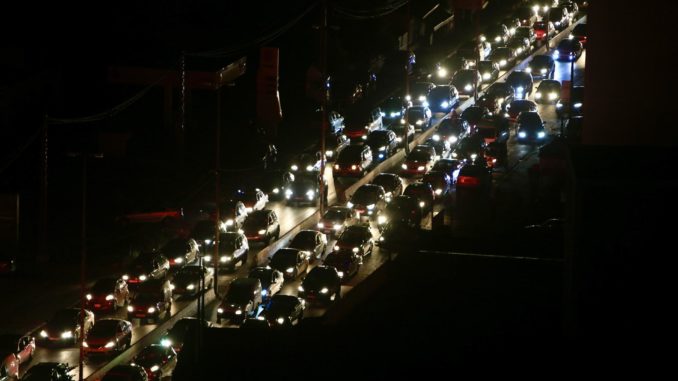Lebanese flee southern Lebanon as death toll reaches hundreds
