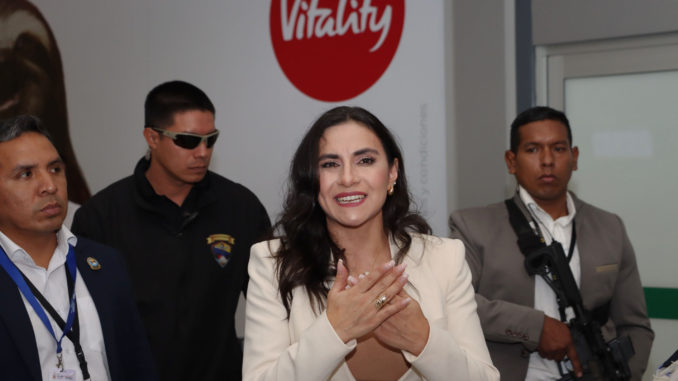 ARRIBO-VERONICA-ABAD