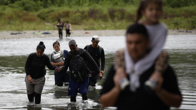 Crisis migratoria: "No recorren miles de kilómetros por capricho y menos para delinquir"