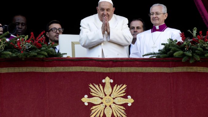 Pope Francis leads Urbi et Orbi blessing in St Peter's Square