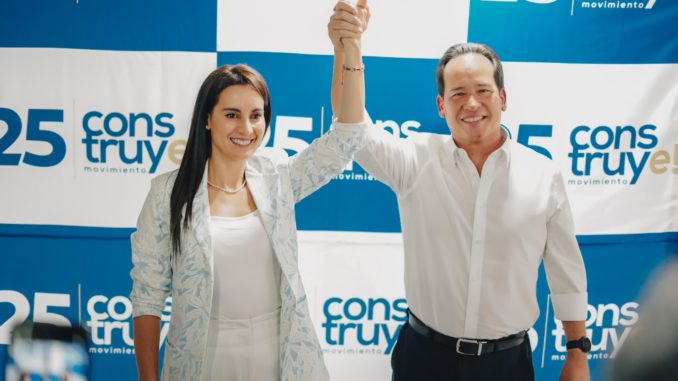 Cucalon y Larrea, candidatos presidencial y vicepresidencial de Construye, en un acto proselitista, el pasado 30 de septiembre de 2024. Foto extraída de la cuenta de Carla Larrea en X. Cucalon y Larrea, candidatos presidencial y vicepresidencial de Construye, en un acto proselitista, el pasado 30 de septiembre de 2024. Foto extraída de la cuenta de Carla Larrea en X.