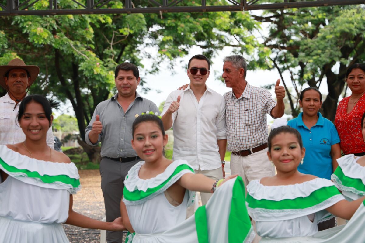 El presidente de la República, Daniel Noboa, en la hacienda La Virginia, en Los Ríos, este viernes, 27 de diciembre. Foto tomada de la cuenta de Presidencia Ecuador en X.