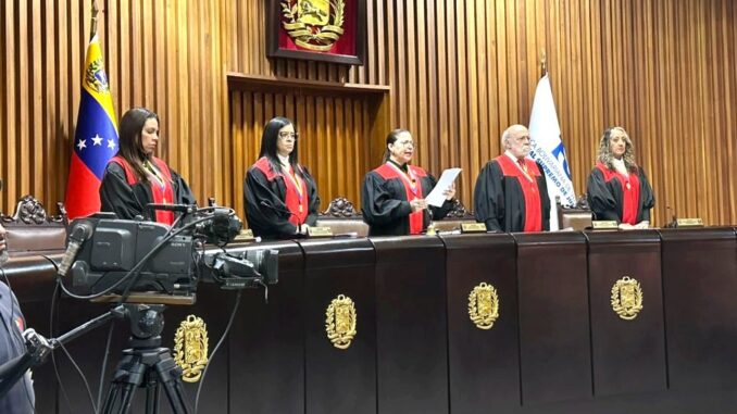 Sala Constitucional del Tribunal Supremo de Justicia (TSJ) de Venezuela, en Caracas, este lunes, 30 de diciembre de 2024. Foto extraída de Notiguaro en X. Sala Constitucional del Tribunal Supremo de Justicia (TSJ) de Venezuela, en Caracas, este lunes, 30 de diciembre de 2024. Foto extraída de Notiguaro en X.