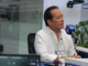 Henry Cucalon, candidato presidencial de Construye, en Radio Forever 92.5 FM, en Samborondón, este jueves, 26 de diciembre de 2024. Foto extraída de la cuenta del aspirante en X.