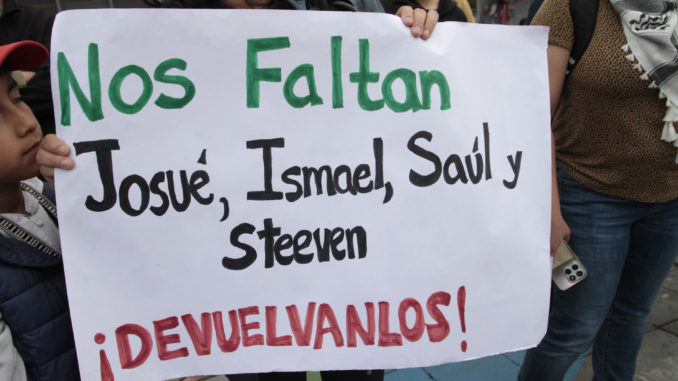 PLANTON-FAMILIARES-NIÑOS DESAPARECIDOS