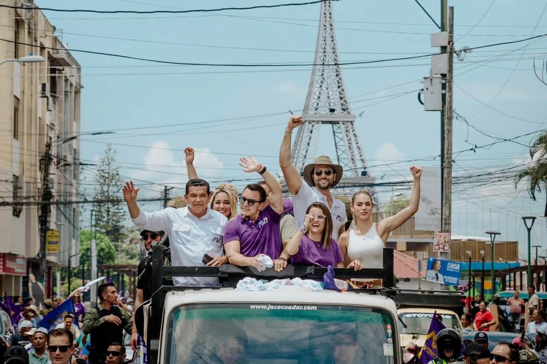 Riesgo país de Ecuador vuelve a bajar hasta los 923 puntos