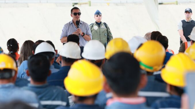El presidente de la República, Daniel Noboa, en Santa Elena, este jueves, 9 de enero de 2025. Foto extraída de la cuenta de la Presidencia en X. El presidente de la República, Daniel Noboa, en Santa Elena, este jueves, 9 de enero de 2025. Foto extraída de la cuenta de la Presidencia en X.