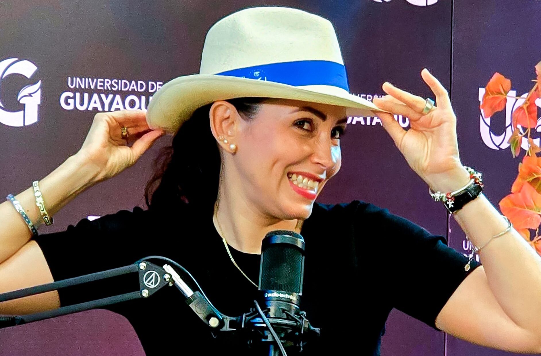 Luisa González, candidata del correísmo, en la Universidad de Guayaquil, el pasado 10 de enero de 2025. Imagen extraída de su cuenta en X.