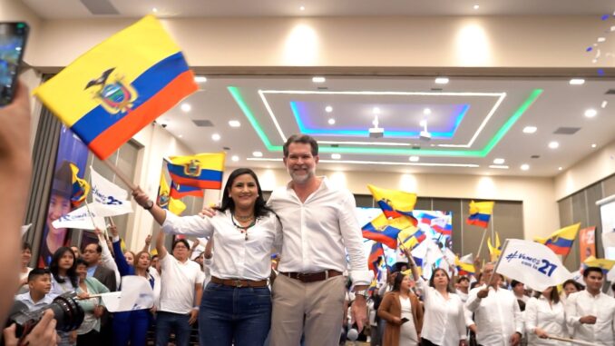 Francesco Tabacchi y Blanca Sacancela, candidatos presidencial y vicepresidencial en un acto proselitista, en Guayaquil, el pasado 2 de enero de 2025. Foto extraída de la cuenta de Tabacchi en X. Francesco Tabacchi y Blanca Sacancela, candidatos presidencial y vicepresidencial en un acto proselitista, en Guayaquil, el pasado 2 de enero de 2025. Foto extraída de la cuenta de Tabacchi en X.