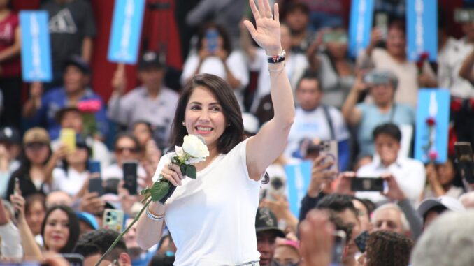 Luisa González, candidata del correísmo, en un acto proselitista por inicio de campaña electoral el pasado, 5 de enero de 2025. Foto tomada en la cuenta oficial de González en X. Luisa González, candidata del correísmo, en un acto proselitista por inicio de campaña electoral el pasado, 5 de enero de 2025. Foto tomada en la cuenta oficial de González en X.