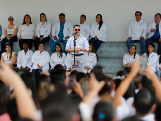 El presidente de la República, Daniel Noboa, en el Centro de Referencia Nacional de Contención de Amenazas Biológicas para la Salud Pública, Guayaquil, este martes, 7 de enero de 2025. Imagen extraída de la cuenta de la Presidencia en X.