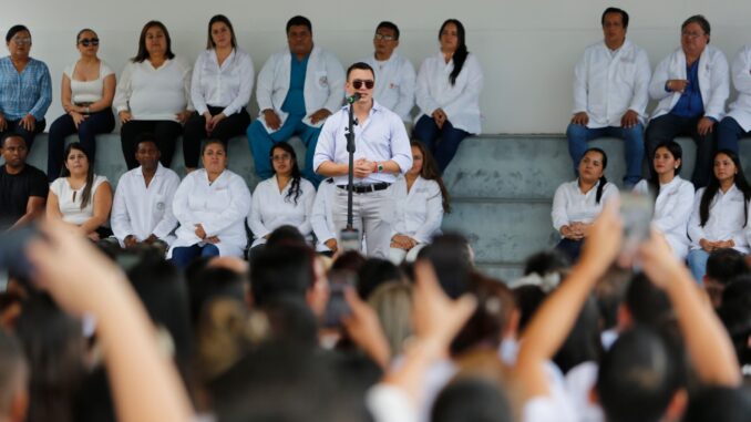 El presidente de la República, Daniel Noboa, en el Centro de Referencia Nacional de Contención de Amenazas Biológicas para la Salud Pública, Guayaquil, este martes, 7 de enero de 2025. Imagen extraída de la cuenta de la Presidencia en X. El presidente de la República, Daniel Noboa, en el Centro de Referencia Nacional de Contención de Amenazas Biológicas para la Salud Pública, Guayaquil, este martes, 7 de enero de 2025. Imagen extraída de la cuenta de la Presidencia en X.