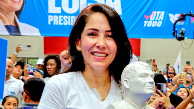 Luisa González. candidata del correísmo, en un acto proselitista en Guayaquil, el pasado sábado, 11 de enero de 2025. Foto extraída de la cuenta de la aspirante en X. Luisa González. candidata del correísmo, en un acto proselitista en Guayaquil, el pasado sábado, 11 de enero de 2025. Foto extraída de la cuenta de la aspirante en X.