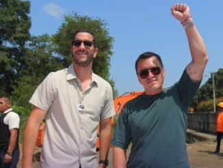 El presidente de la República, Daniel Noboa, junto al ministro de Transporte y Obras Públicas (MTOP), Roberto Luque, en la construcción del puente Lodana, en Manabí, este jueves, 23 de enero de 2025. Foto extraída de la cuenta de la Presidencia Ecuador en X.
