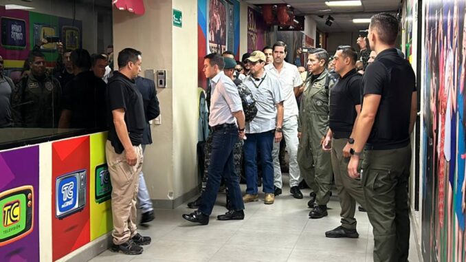 El presidente de la República, Daniel Noboa, en las instalaciones de TC Televisión, en Guayaquil, este jueves, 9 de enero de 2025. Foto extraída del sitio web Ecuavisa. El presidente de la República, Daniel Noboa, en las instalaciones de TC Televisión, en Guayaquil, este jueves, 9 de enero de 2025. Foto extraída del sitio web Ecuavisa.